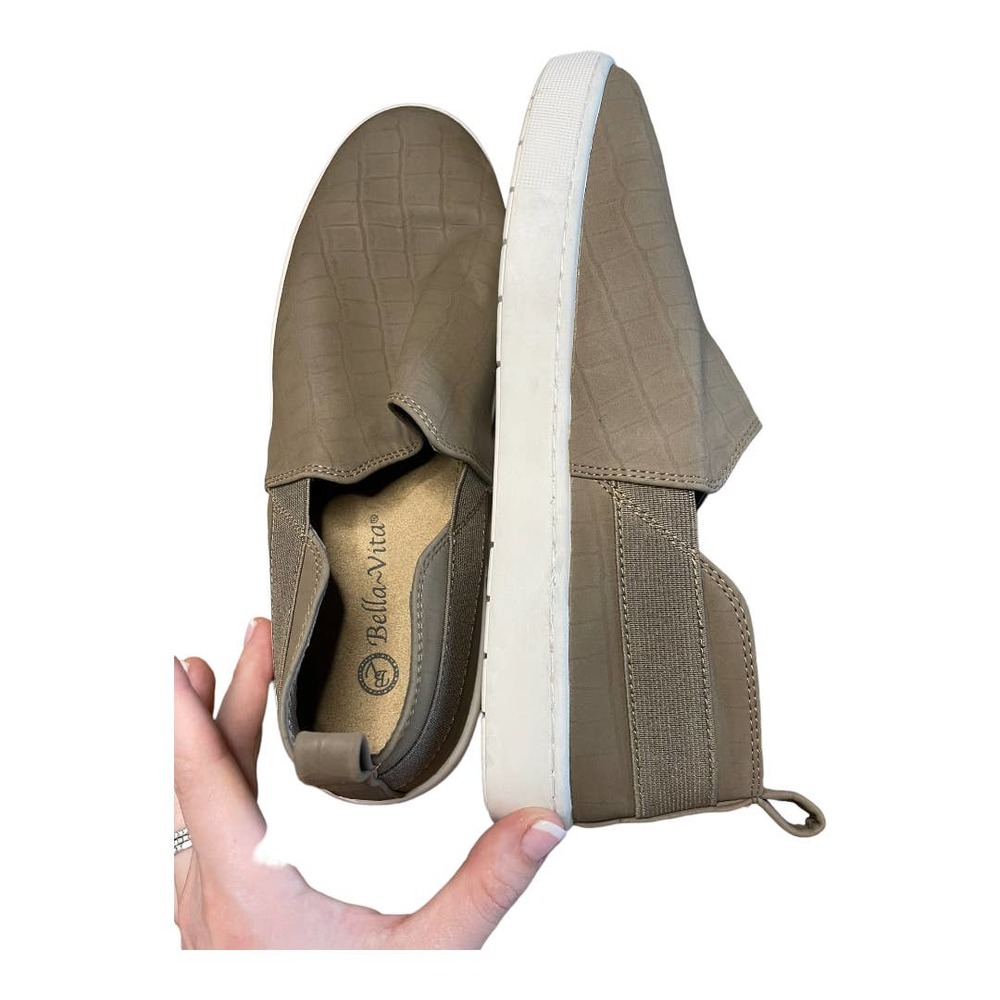 NWOT Bella Vita Slip On Sneakers US 9.5 Wide